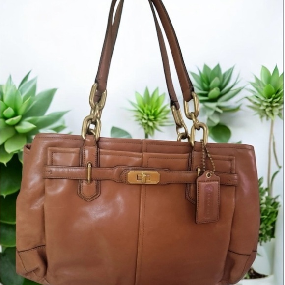 Coach AUTHENTIC Caramel handbag. IN GREAT CONDITION WITH COACH HANG TAG - Picture 1 of 13